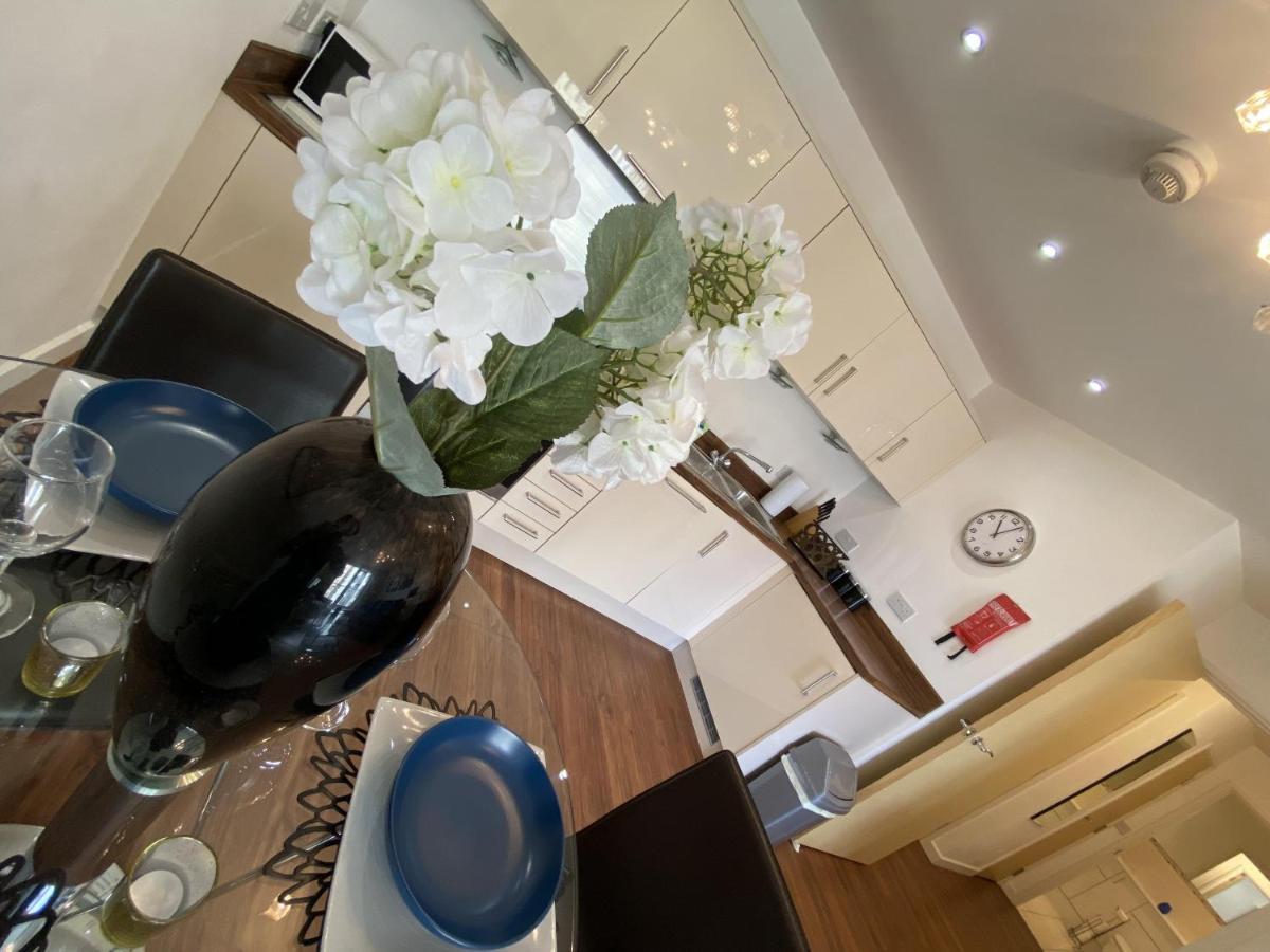 Cloud9Sa At The Nankeville Woking Esterno foto